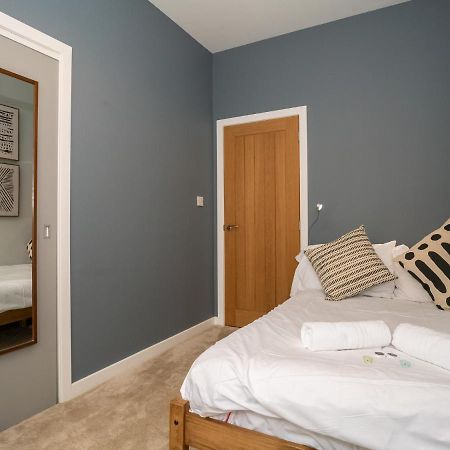 Pass The Keys Stunning 3 Bed Loft Style Apt With Free Parking EDI Exteriér fotografie