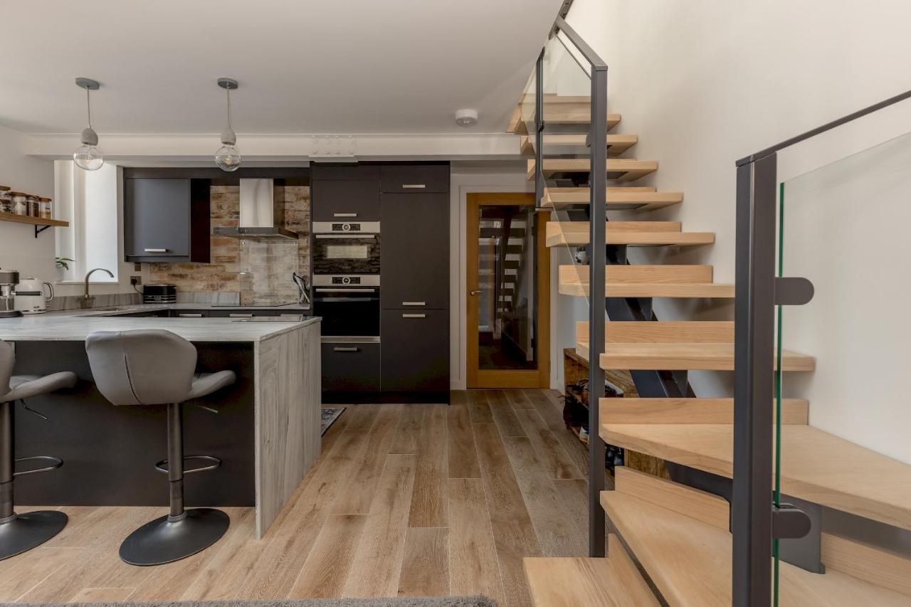 Pass The Keys Stunning 3 Bed Loft Style Apt With Free Parking EDI Exteriér fotografie