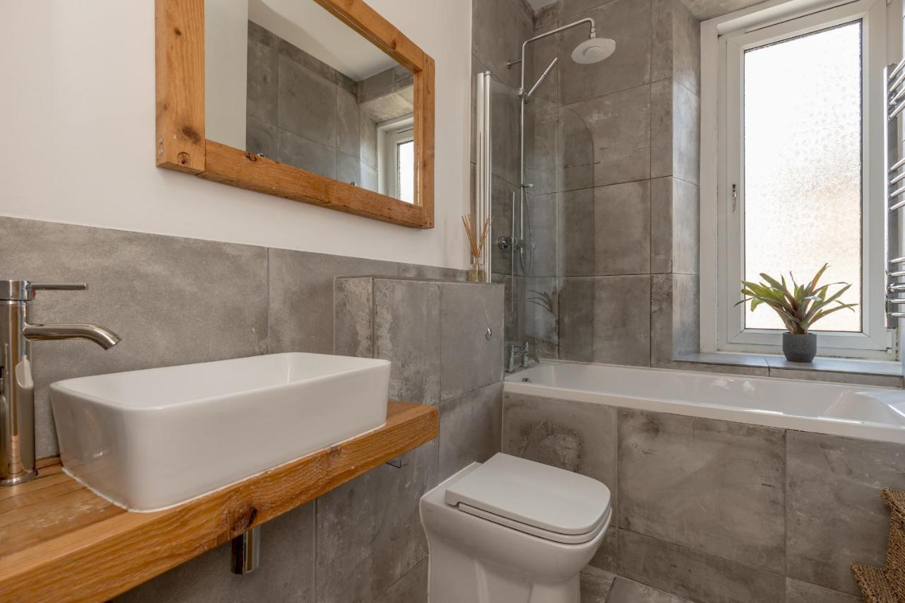 Pass The Keys Stunning 3 Bed Loft Style Apt With Free Parking EDI Exteriér fotografie