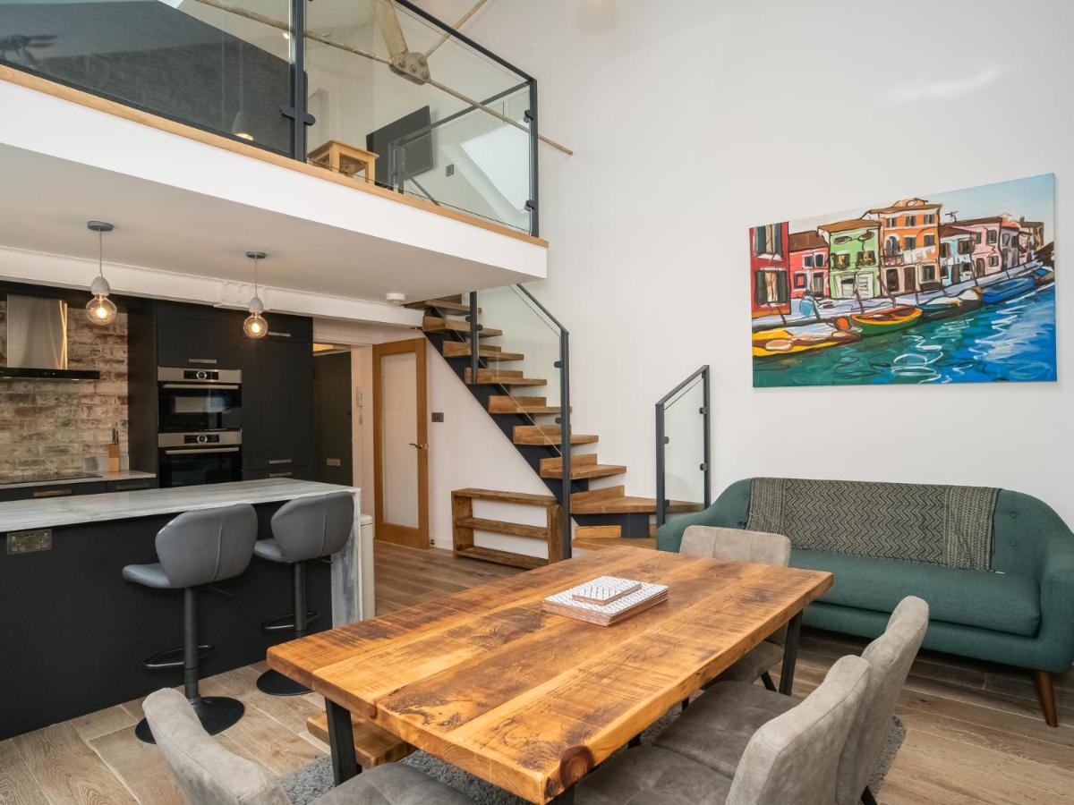 Pass The Keys Stunning 3 Bed Loft Style Apt With Free Parking EDI Exteriér fotografie
