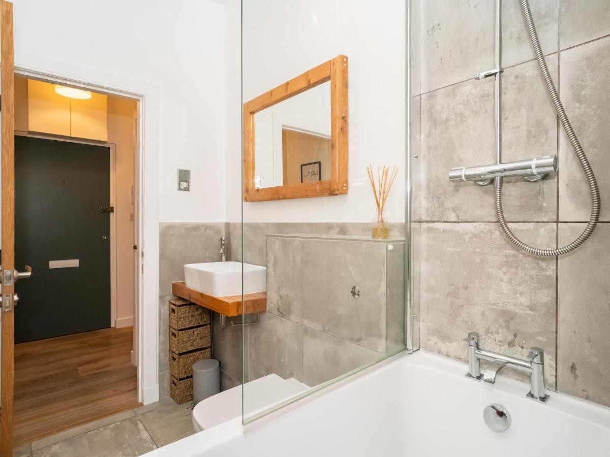 Pass The Keys Stunning 3 Bed Loft Style Apt With Free Parking EDI Exteriér fotografie