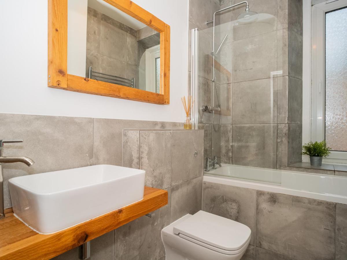 Pass The Keys Stunning 3 Bed Loft Style Apt With Free Parking EDI Exteriér fotografie